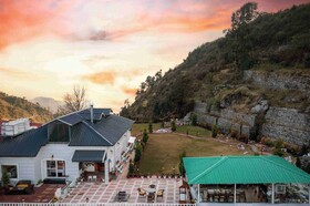 ama Stays & Trails Barefoot Bungalow, Dhanaulti