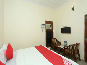 Flagship Hotel Basera