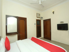 Flagship Hotel Basera