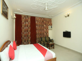 Flagship Hotel Basera