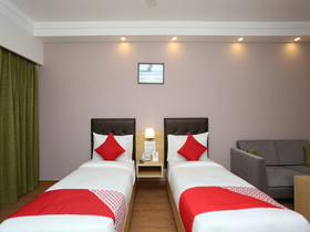 Capital O 13727 Hotel Aarogyam Suites