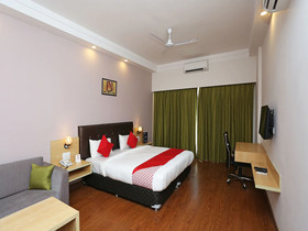 Capital O 13727 Hotel Aarogyam Suites