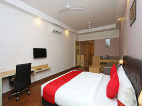 Capital O 13727 Hotel Aarogyam Suites