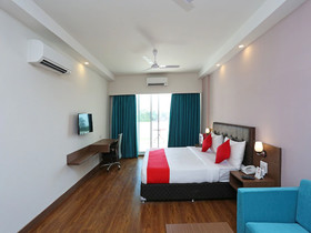 Capital O 13727 Hotel Aarogyam Suites