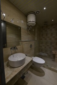 Hotel Adhiraja Palace