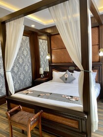 Hotel Adhiraja Palace