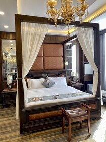 Hotel Adhiraja Palace
