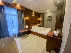 Hotel Adhiraja Palace
