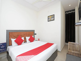 Hotel Divine Ganges by OYO Rooms