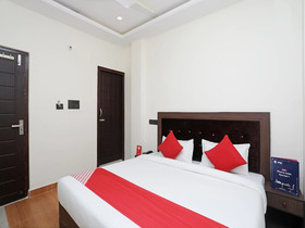 Hotel Divine Ganges by OYO Rooms