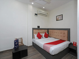 Hotel Divine Ganges by OYO Rooms
