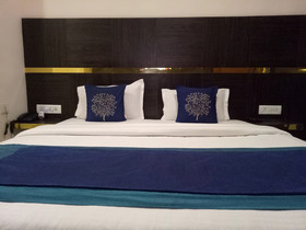 Hotel Dream Land & Bar