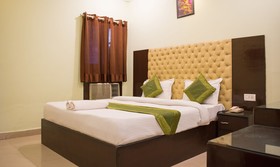 Hotel Grand by Treebo