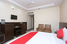 Hotel Le Central by OYO Rooms