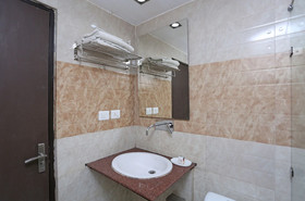 Hotel Le Central by OYO Rooms