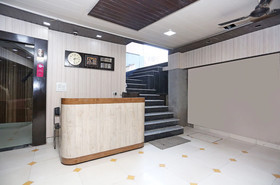 Hotel Le Central by OYO Rooms