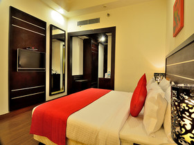 Lakshyas Hotel