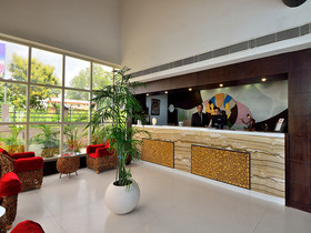 Lakshyas Hotel