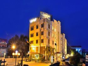 Lakshyas Hotel
