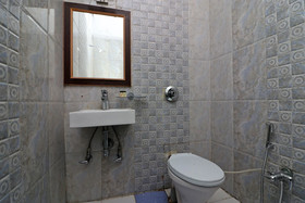 New Delhi Guest House By OYO Rooms