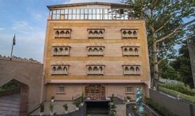 Treebo Trend Haveli Resort Roots
