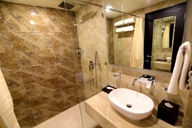 Udman Haridwar by Ferns N Petals