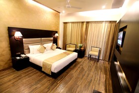 Udman Haridwar by Ferns N Petals