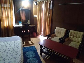 Hotel Himshikhar