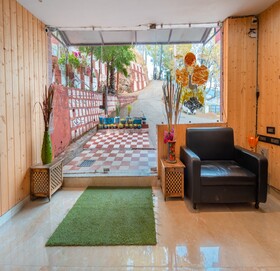 Flutter Hotels & Resort