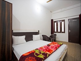 Green Pine by OYO Rooms