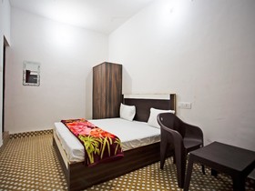 Green Pine by OYO Rooms