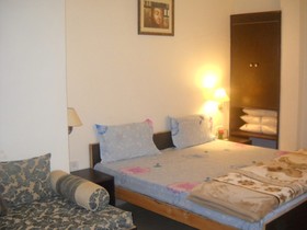 Club - 10 Pine Lodge