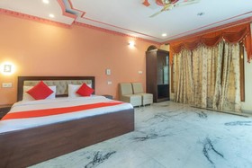 Hotel 7 Heights by OYO Rooms