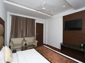 Hotel Aashna By OYO Rooms
