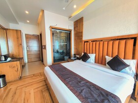 Hotel Luxury Inn Mussoorie by Stotrak