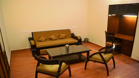 Hotel Oak Bush