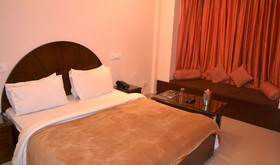Hotel Oak Bush