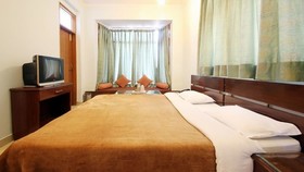 Hotel Oak Bush
