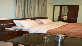 Hotel Oak Bush