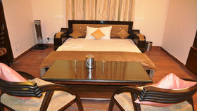 Hotel Oak Bush