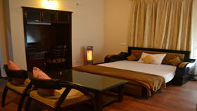 Hotel Oak Bush