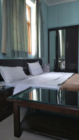 Hotel Oak Bush