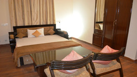 Hotel Oak Bush