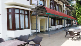 Hotel Oak Bush