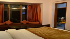 Hotel Oak Bush