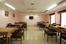 Hotel Pioneer by OYO