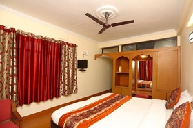 Hotel Pioneer by OYO