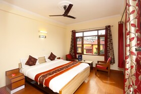 Hotel Pioneer by OYO