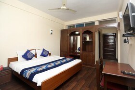 Hotel Pioneer by OYO