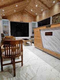 Hotel Spring Wood